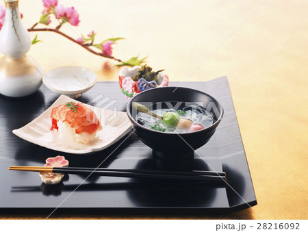 手まり寿司と吸い物 28216092