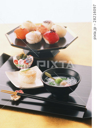 手まり寿司と吸い物 手まり寿司と吸い物 28216097