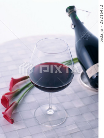 赤ワイン 28216452