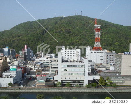 徳島市町並みと眉山 28219089