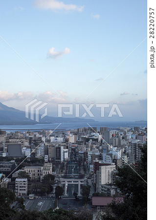 鹿児島城山から見た照国神社の参道 28220757