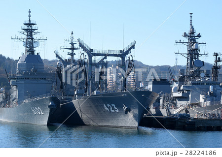 試験艦あすかと補給艦ときわ 28224186