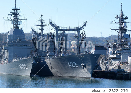 試験艦あすかと補給艦ときわ 28224236