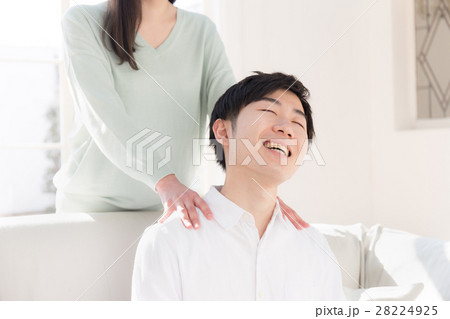 カップル　夫婦 28224925