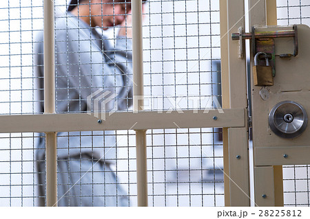 女性 刑務所、留置所、犯罪、逮捕、保留、監獄、牢屋、拘束 女性 刑務所、留置所、犯罪、逮捕、保留、監獄、牢屋、拘束 28225812