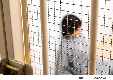 女性　刑務所、留置所、犯罪、逮捕、保留、監獄、牢屋、拘束 28225817