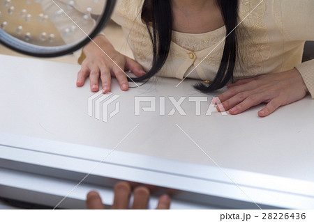 面会 面会室 男性 女性 彼氏彼女 刑務所、留置所、犯罪、逮捕、保留、監獄 面会 面会室 男性 女性 彼氏彼女 刑務所、留置所、犯罪、逮捕、保留、監獄 28226436