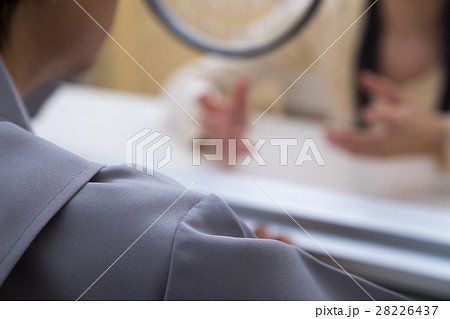 面会 面会室 男性 女性 彼氏彼女 刑務所、留置所、犯罪、逮捕、保留、監獄 面会 面会室 男性 女性 彼氏彼女 刑務所、留置所、犯罪、逮捕、保留、監獄 28226437