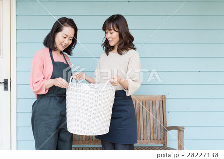 母娘 洗濯 母娘 洗濯 28227138
