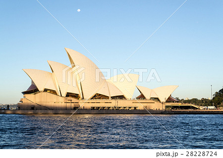 Iconic Opera house Iconic Opera house 28228724