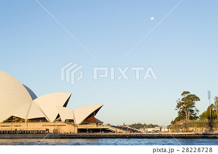 Iconic Opera house 28228728