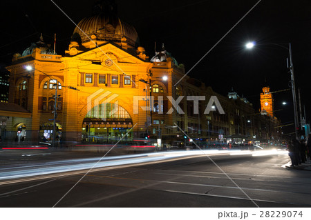 Flinders street station in Melbourne with traffic 28229074