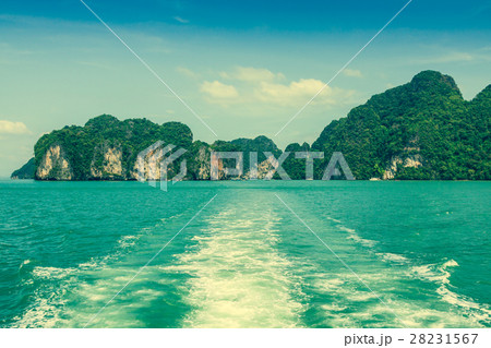 Rock islands in a Phang Nga Bay, Thailand Rock islands in a Phang Nga Bay, Thailand 28231567