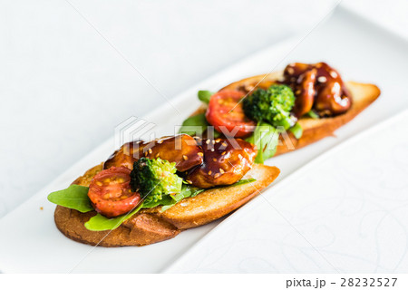 canape with chicken 28232527