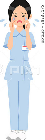 パンツスタイルの青いナース服を着て号泣する女性 28235175
