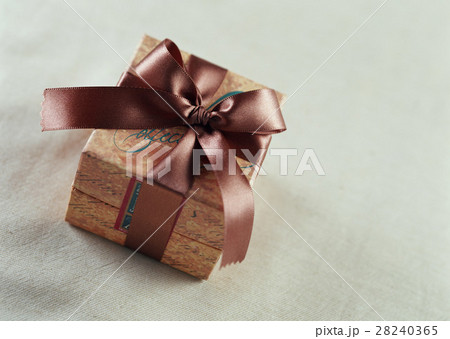 プレゼント 28240365