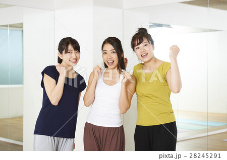 ヨガ 28245291