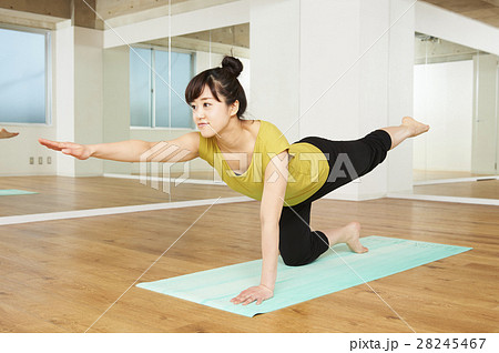 ヨガ 28245467