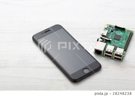 小型PCとスマホ 28248238
