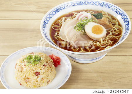 醤油ラーメンと焼きめしのセット 28248547