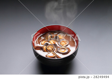 しじみの味噌汁　赤みそ仕立て 28249494
