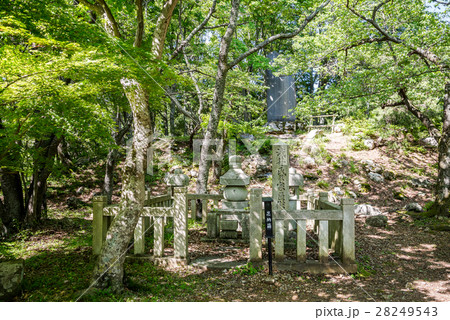 小谷城跡に建つ浅井氏及家臣供養塔 28249543