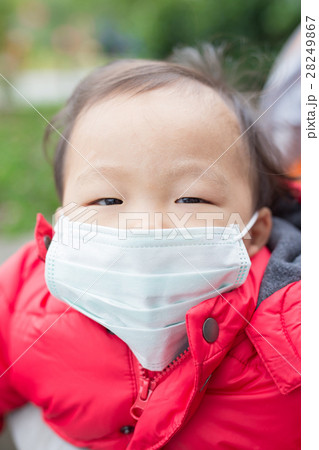 cute baby get cold 28249867