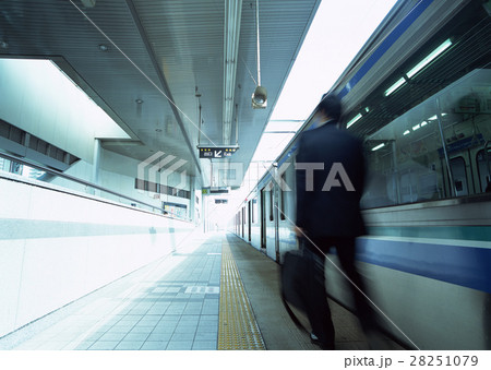 プラットホーム プラットホーム 28251079