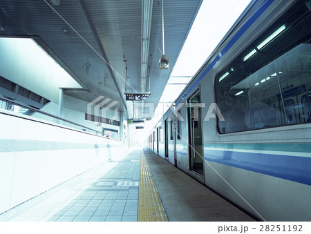 プラットホーム 28251192