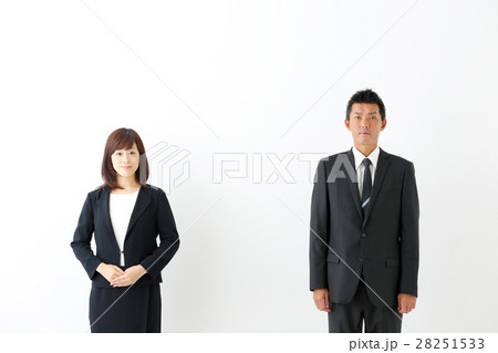 ビジネスイメージ ミドル男性・女性 ビジネスイメージ ミドル男性・女性 28251533