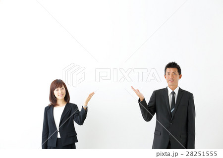 ビジネスイメージ（手かざし） 28251555