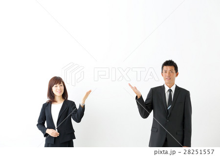 ビジネスイメージ（手かざし） 28251557