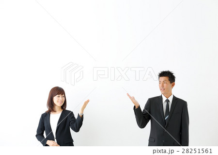 ビジネスイメージ（手かざし） 28251561