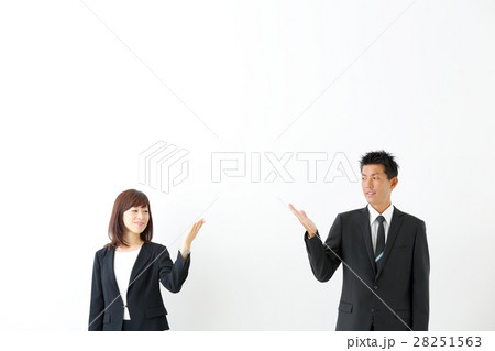 ビジネスイメージ（手かざし） 28251563