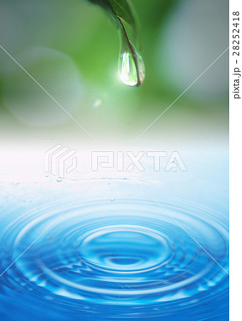 水滴と波紋 28252418