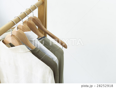 ハンガーと洋服 28252918