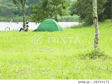 芝生のテント 28254173