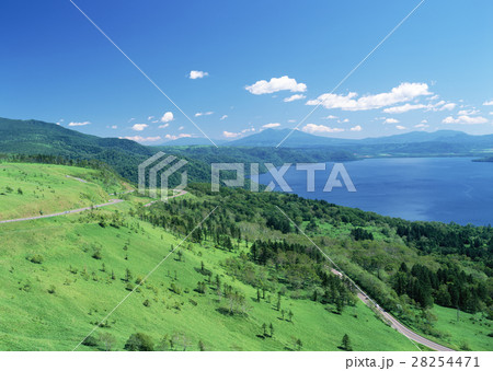 美幌峠から斜里岳と屈斜路湖 28254471