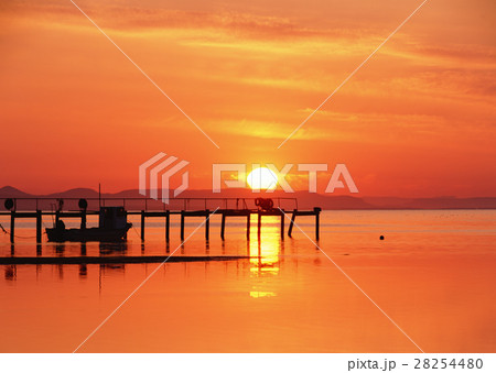 サロマ湖の夕日 28254480