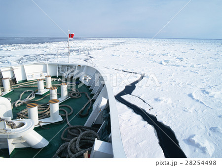砕氷船と流氷 28254498
