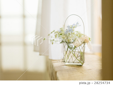 フラワーアレンジメント 28254734
