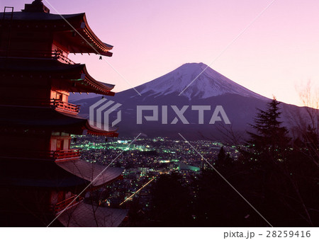 町並と富士山 28259416