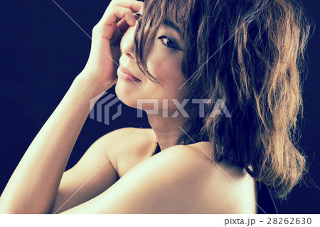 ビューティー モード メイク 化粧 女性 ビューティ 若い女性 スキンケア 美容 ドレス ビューティー モード メイク 化粧 女性 ビューティ 若い女性 スキンケア 美容 ドレス 28262630