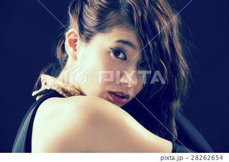 ビューティー　モード　メイク　化粧　女性　ビューティ　若い女性　スキンケア　美容　ドレス 28262654