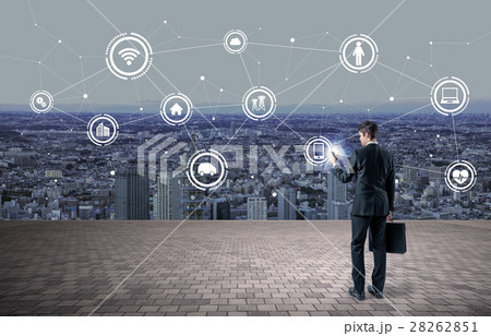 ビジネスマンの後ろ姿とスマートシティ 28262851