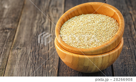 White quinoa in a wooden bowl. 28266908