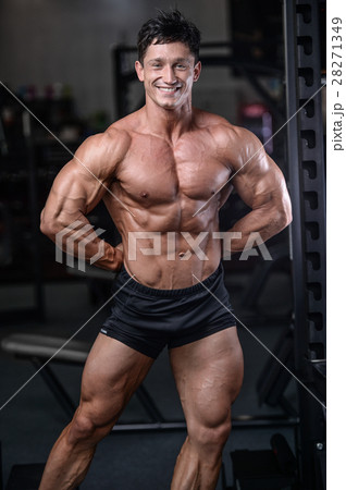 Handsome bodybuilder training in the gym sexy m Handsome bodybuilder training in the gym sexy m 28271349