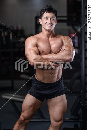 Handsome bodybuilder training in the gym sexy m Handsome bodybuilder training in the gym sexy m 28271350