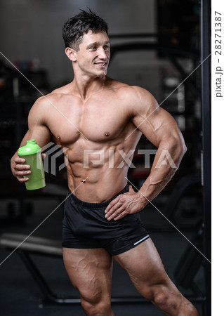 Handsome bodybuilder training in the gym sexy m Handsome bodybuilder training in the gym sexy m 28271387