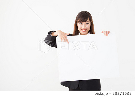 パネルを持つスーツの女性の写真素材 [28271635] - PIXTA